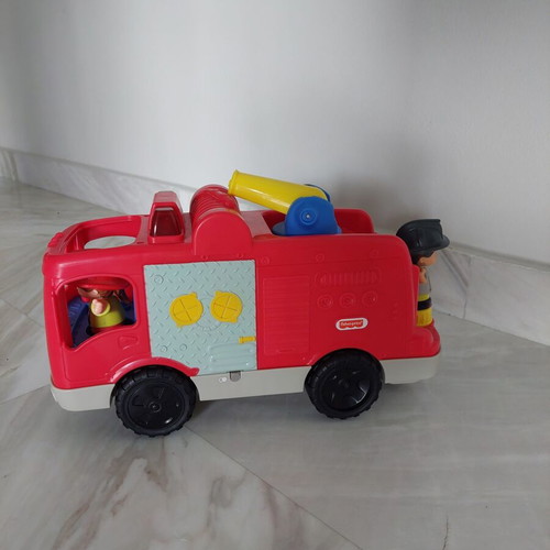 Fischer-Price Little People Fire Truck like new with 2 figures