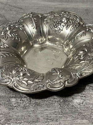 Διακοσμητικό μεταλλικό μπολ μεταχειρισμένο με ανάγλυφο σχέδιο