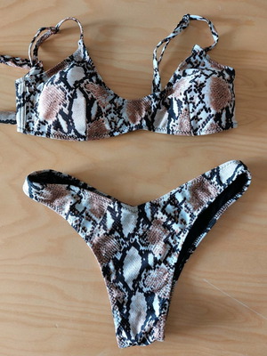Bikini snake print size S new with removable cups and scooped slip