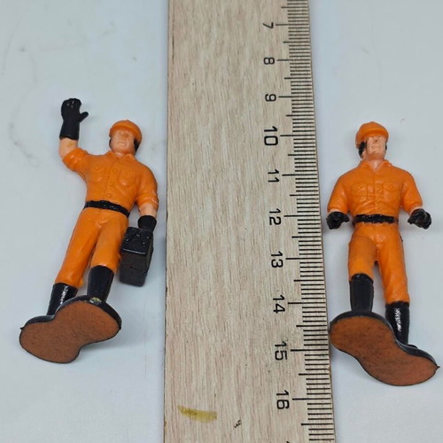 Vintage collectible worker figures set of 2 like new