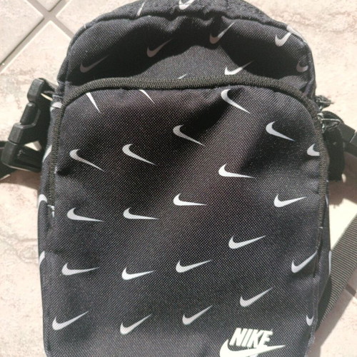 Nike Heritage crossbody bag like new, black and white