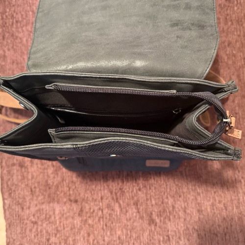 Beagles backpack bag like new, black and brown
