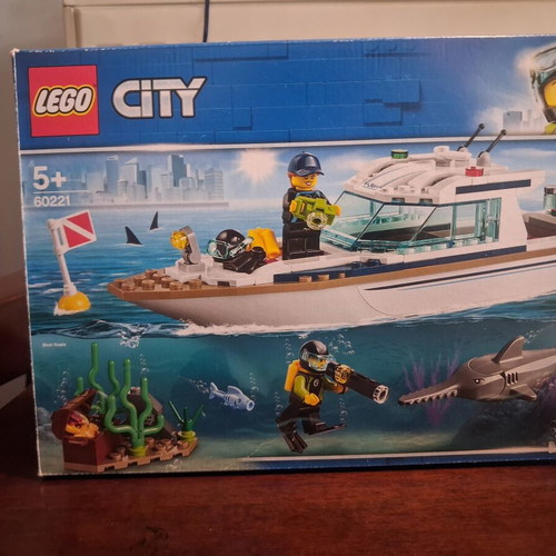 LEGO City 60221 police boat set