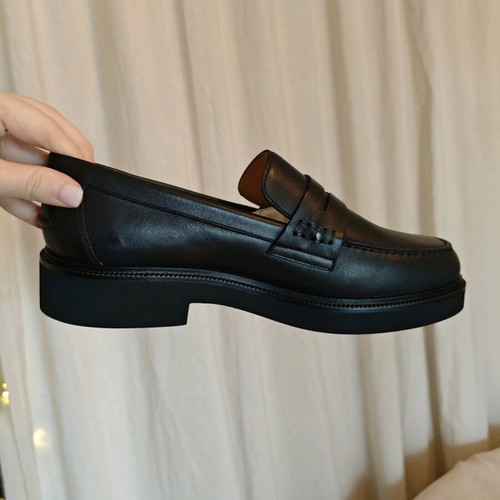Doucal's leather loafers brand new with tags, size 40, black