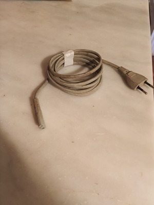 Καλώδιο τροφοδοσίας euro 8 σε μπεζ και μαύρο like new