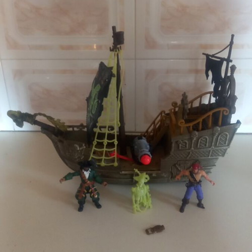 Chap Mai Pirate Ship with Two Pirate Figures used