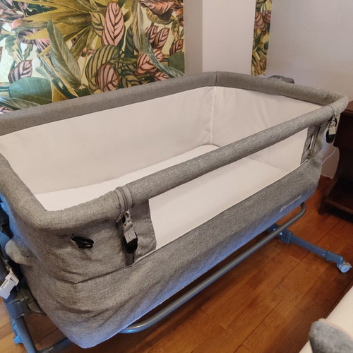 Kinderkraft Neste Up Grey baby cot with mattress and side opening