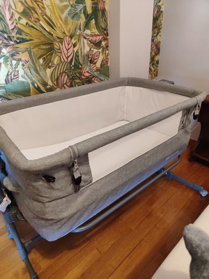 Kinderkraft Neste Up Grey baby cot with mattress and side opening