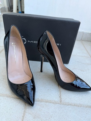 Mourtzi stiletto patent leather black pumps size 39.5 like new