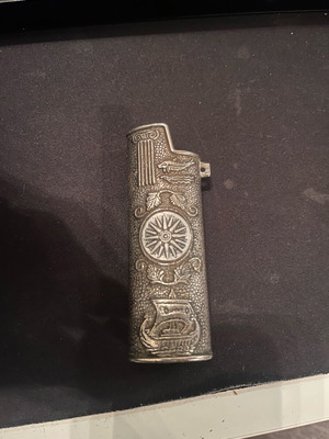 Collectible lighter case like new and vintage