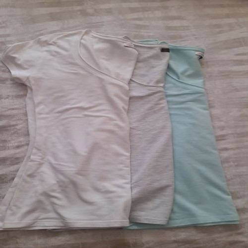 Bershka T-shirts pack size M like new, beige and turquoise