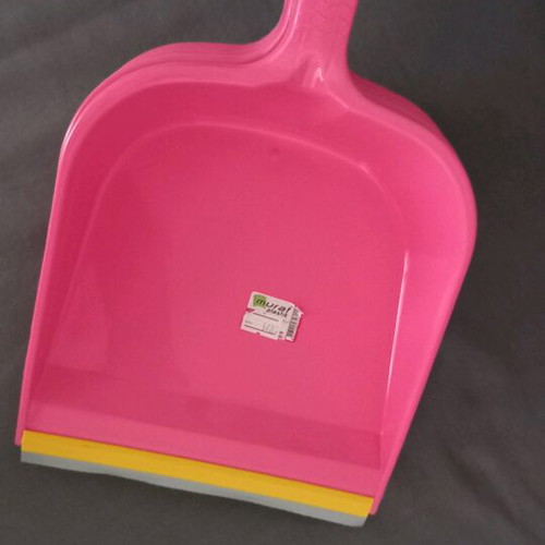 Plastic dustpan new with rubber pink 20x31x11