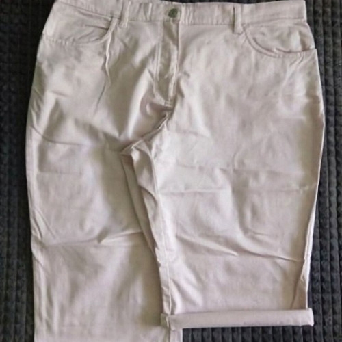 Woman's fashion denim bermuda shorts like new, pale pink, high waist