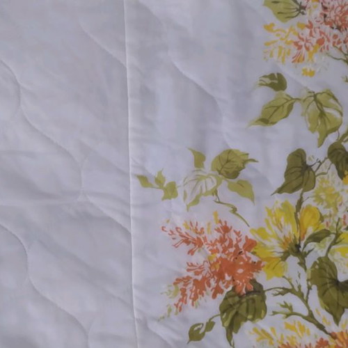 Vintage quilt with 2 curtains new