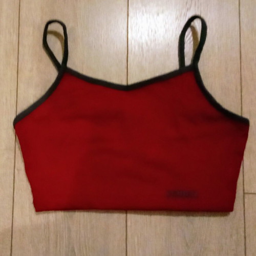 Feroti Sport workout set M like new, crop top and capri leggings gray and red
