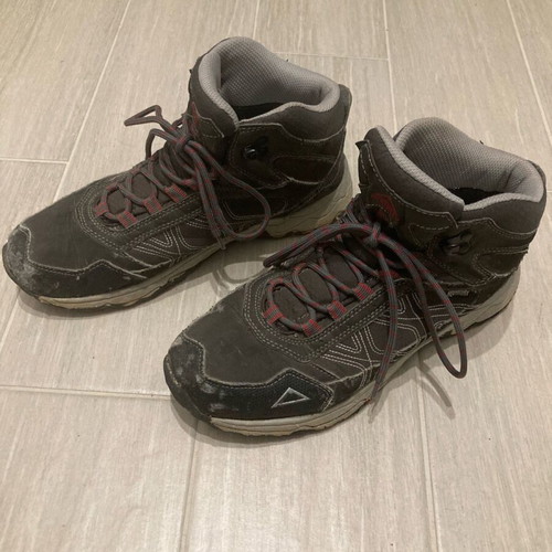 hiking boots size 40