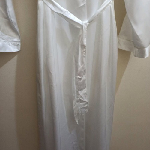 Miss Evelyn set robe and nightgown new, size M, white