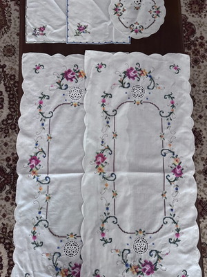 Set of 7 embroidered table linens with colorful flowers, new