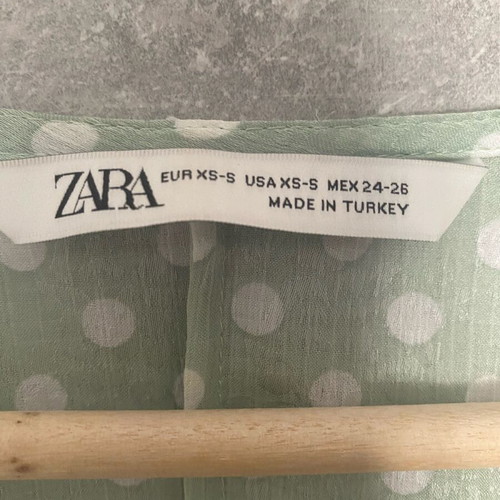 Zara women's pistachio shirt without buttons like new