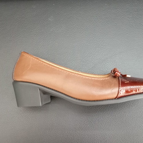 Relax Anatomic leather pumps size 36 new, brown, low heel