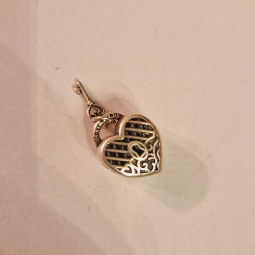 Pandora heart lock like new