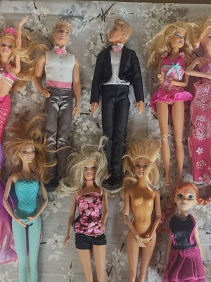 Σετ Barbie κούκλες μεταχειρισμένες, 15 κούκλες και αυτοκίνητο