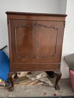 Bar console used with cabinet from the 1970s