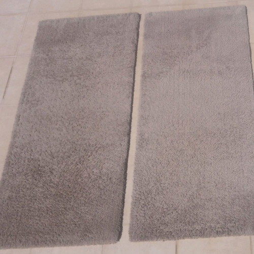 Bedroom rugs grey like new, set of 2 pieces