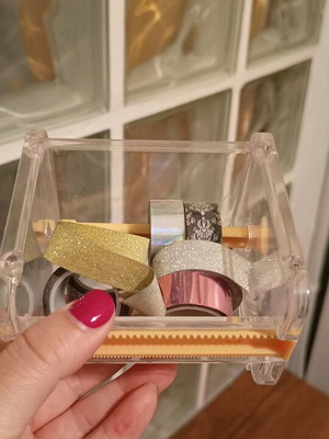 Tape dispenser like new for simultaneous use