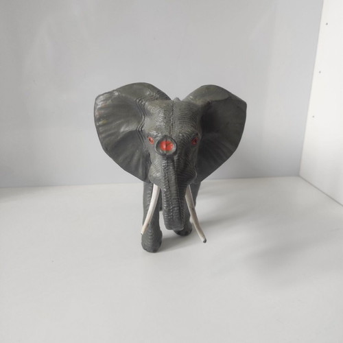 Elephant like new, solid weight 638g