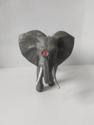 Elephant like new, solid weight 638g