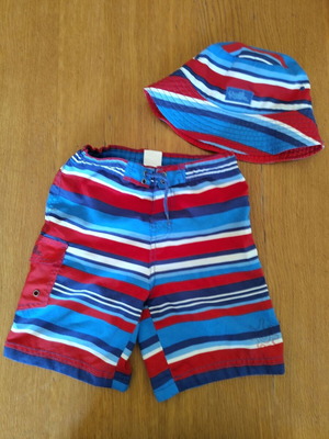 UV Skinz kids swimwear set used, size 6 years 116 cm, blue red