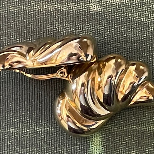 P.E.P. Custom Jewellery collectible large clip on earrings like new