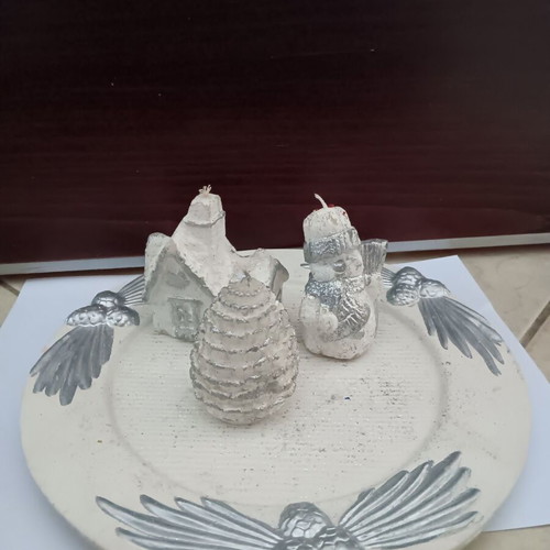 Christmas candle decoration with plate used