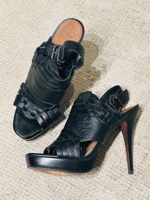 Zara Black Sandals Like New