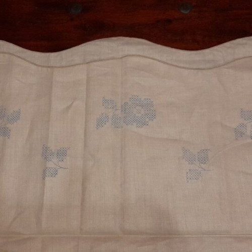 Vintage embroidery tablecloth like new, 100% linen, 50s-60s