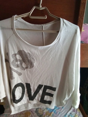 White blouse with elbow-length sleeve used, loose fit