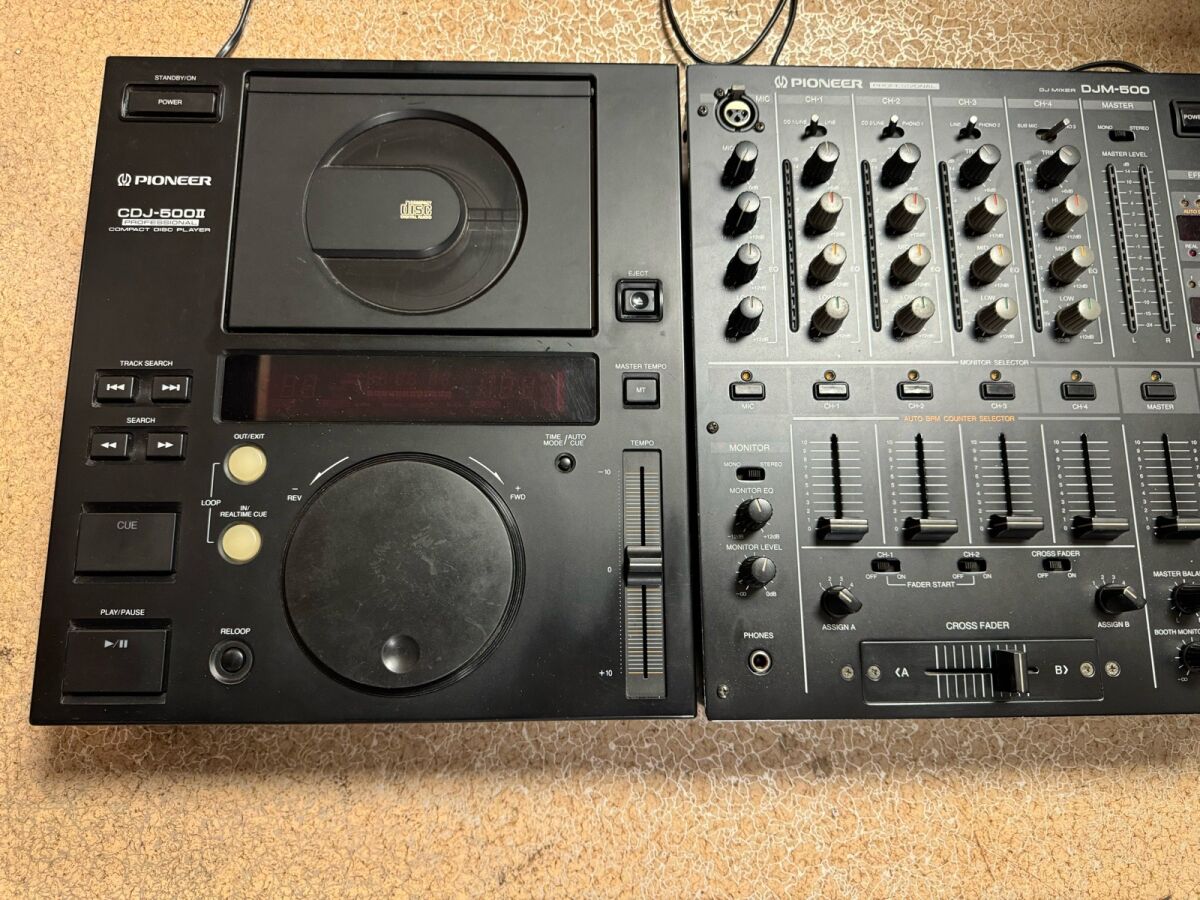 Pioneer DJ 2X CDJ-500II and DJM-500… - € 1.999,00 - Vendora.cy