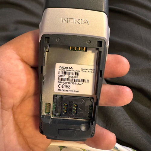 Nokia 6800 Prototype new, missing back cover