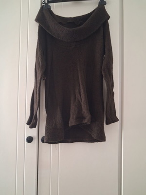 Brown knitted sweater like new with belt option
