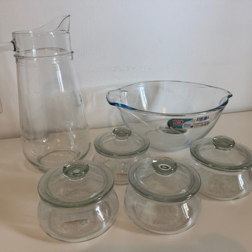 Glass kitchen set like new with pitcher, mixing bowl and 4 storage jars