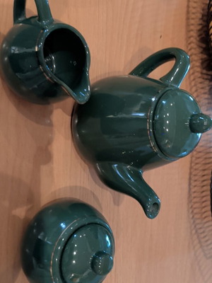 Jacobs collectible coffee serving set with gift cups, new