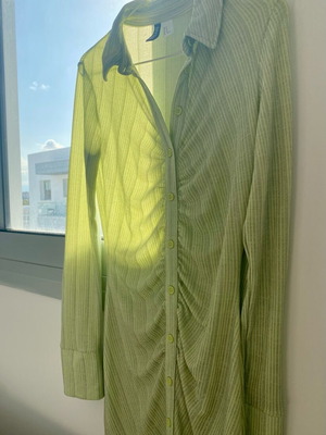 H&M shiny green dress new, size M