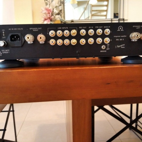 Omega integrated amplifier like new