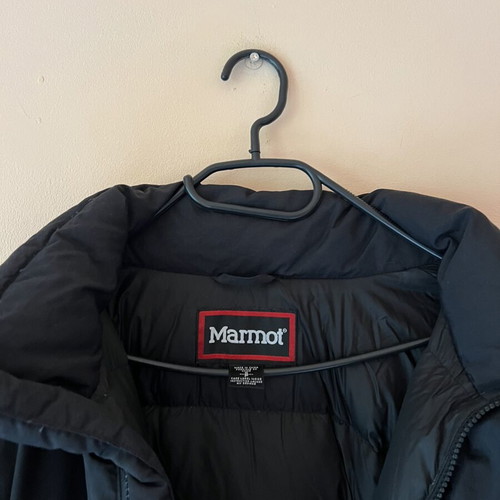 Marmot men's jacket like new with goose down filling and multiple pockets