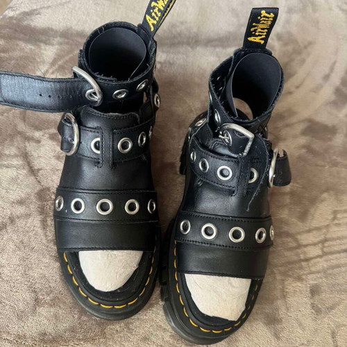 Dr. Martens Ricki HDW platform sandals black like new, size 38