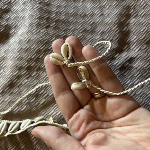 Stradivarius belt with natural shells 1.30m like new, beige