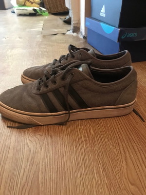 Adidas παπούτσια νούμερο 45 1/3 σε πολύ καλή κατάσταση
