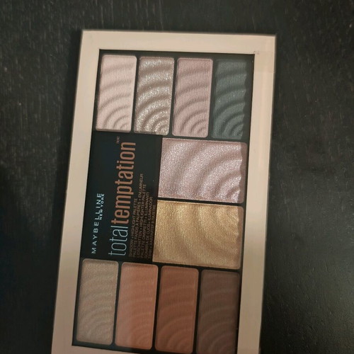Maybelline Total Temptation eyeshadow and highlight palette new