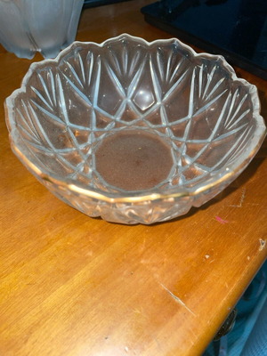 Vintage bowl with gold trim like new